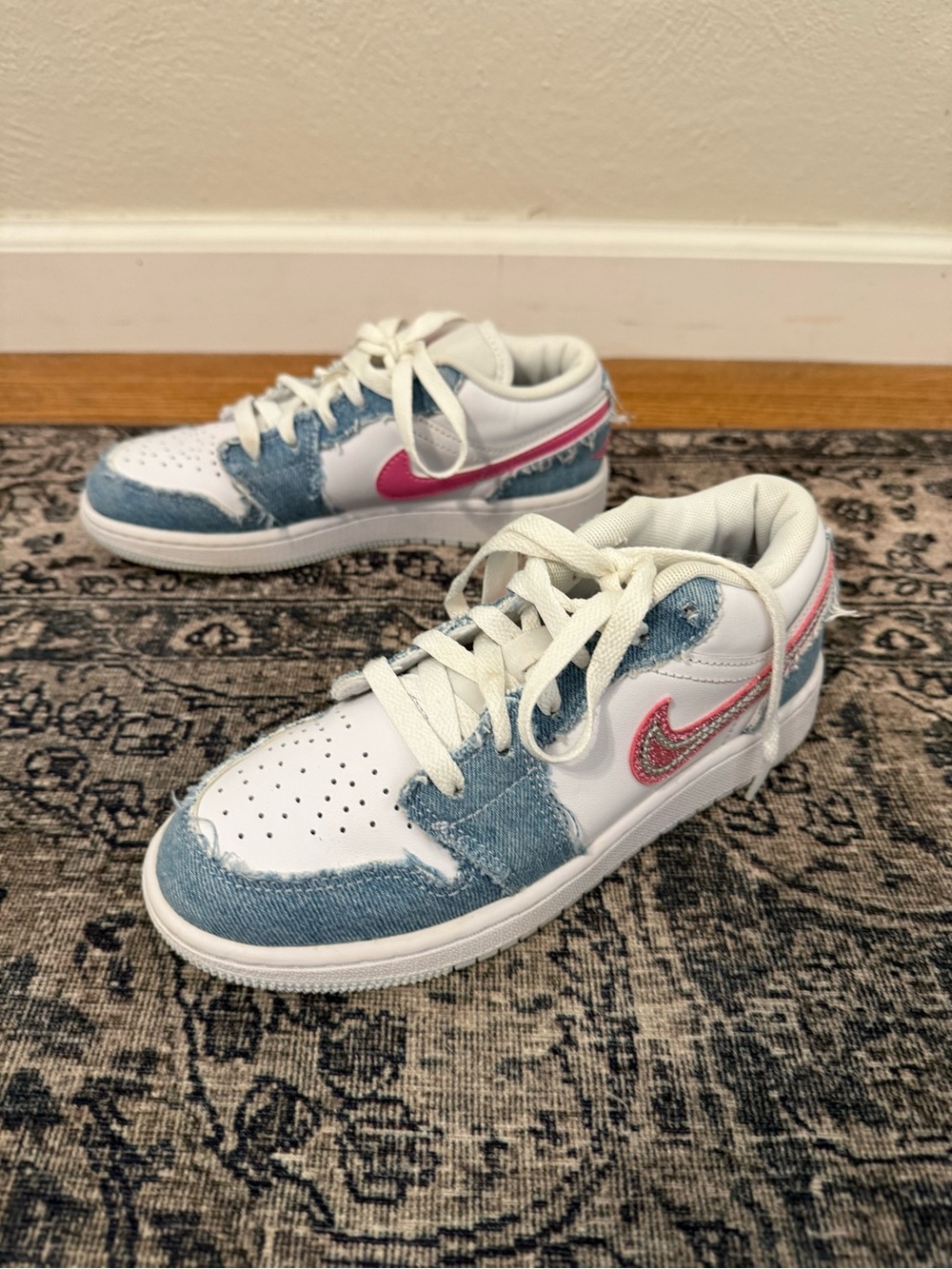 Nike Girls Size 3.5 GS Air Jordan 1 Low SE Denim Sequin HQ2001-400